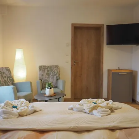 Apartman Peaceful Couples' Getaway Breitenbrunn